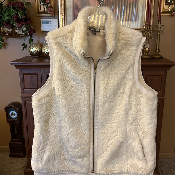 Ladies Faux fur vest - Picture 5 of 6